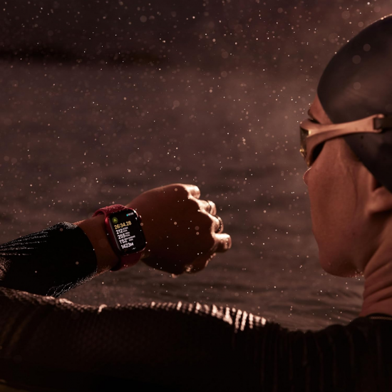Apple Watch Series 9 (GPS, 45 mm) – Midnight-Aluminiumgehäuse mit M/L Midnight-Sportarmband